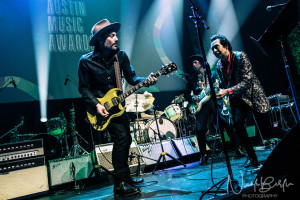 Jakob Dylan rocks out with songwriting honoree Alejandro Escovedo.