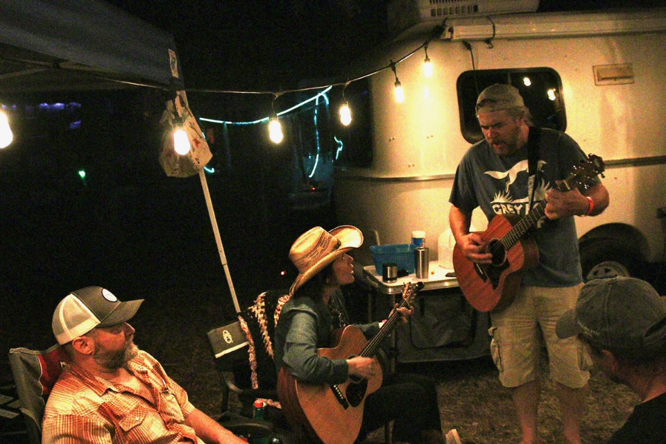 old-settlers-2022-day-1-camp-banjo